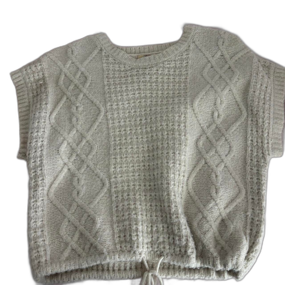 BOUTIQUE Medium Knit Women's Cream and White Top